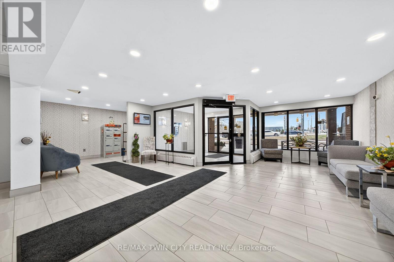 605 - 1100 Courtland Avenue E, Kitchener, Ontario  N2C 2H9 - Photo 7 - X12960798