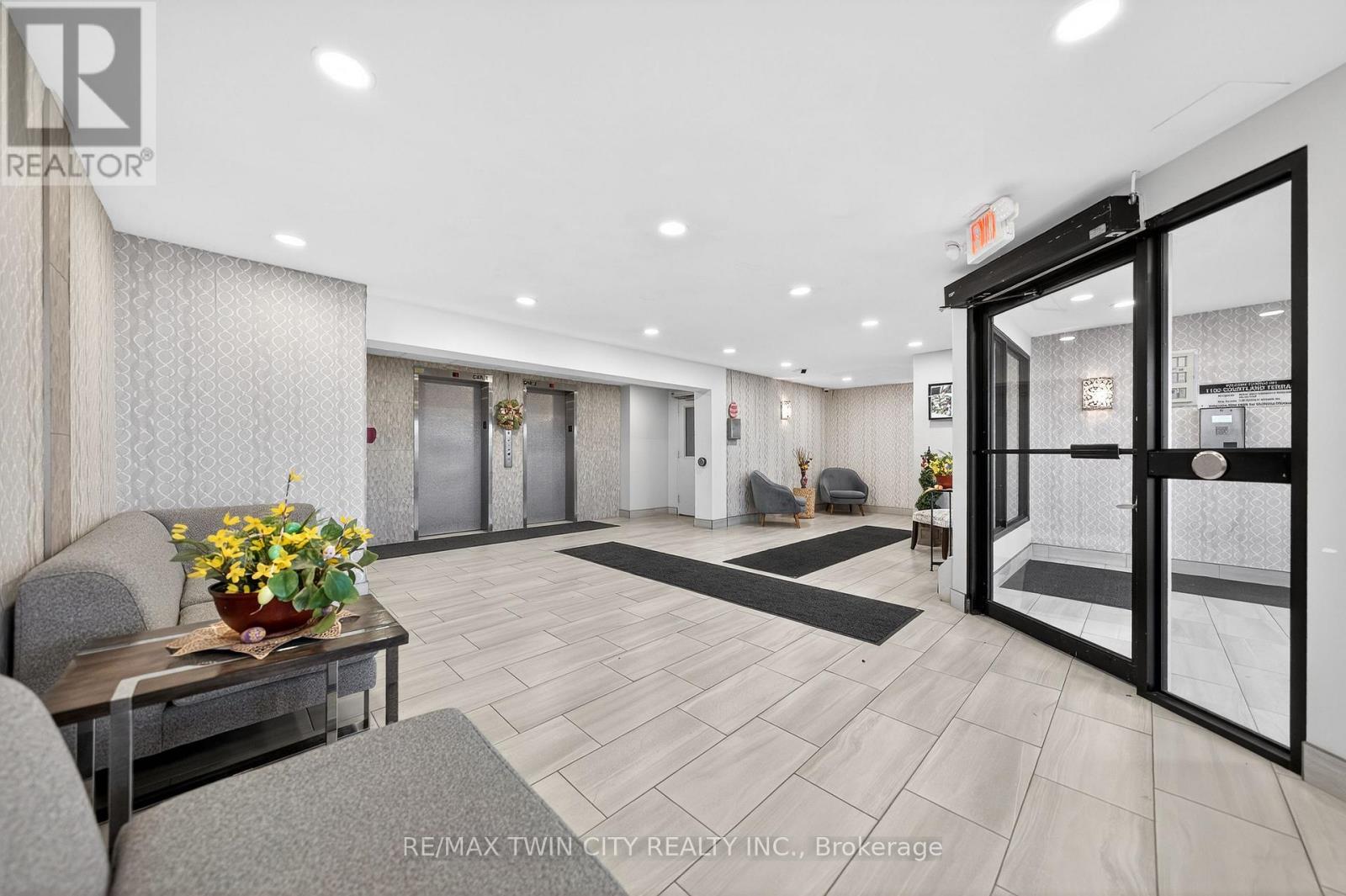 605 - 1100 Courtland Avenue E, Kitchener, Ontario  N2C 2H9 - Photo 8 - X12960798