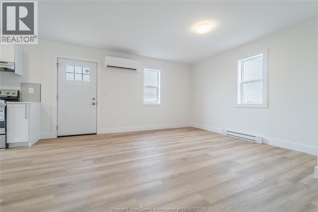 932 Oak Avenue Unit# Upper, Windsor, Ontario  N9A 5G2 - Photo 2 - 26007120