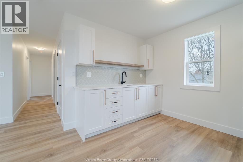 932 Oak Avenue Unit# Upper, Windsor, Ontario  N9A 5G2 - Photo 5 - 26007120