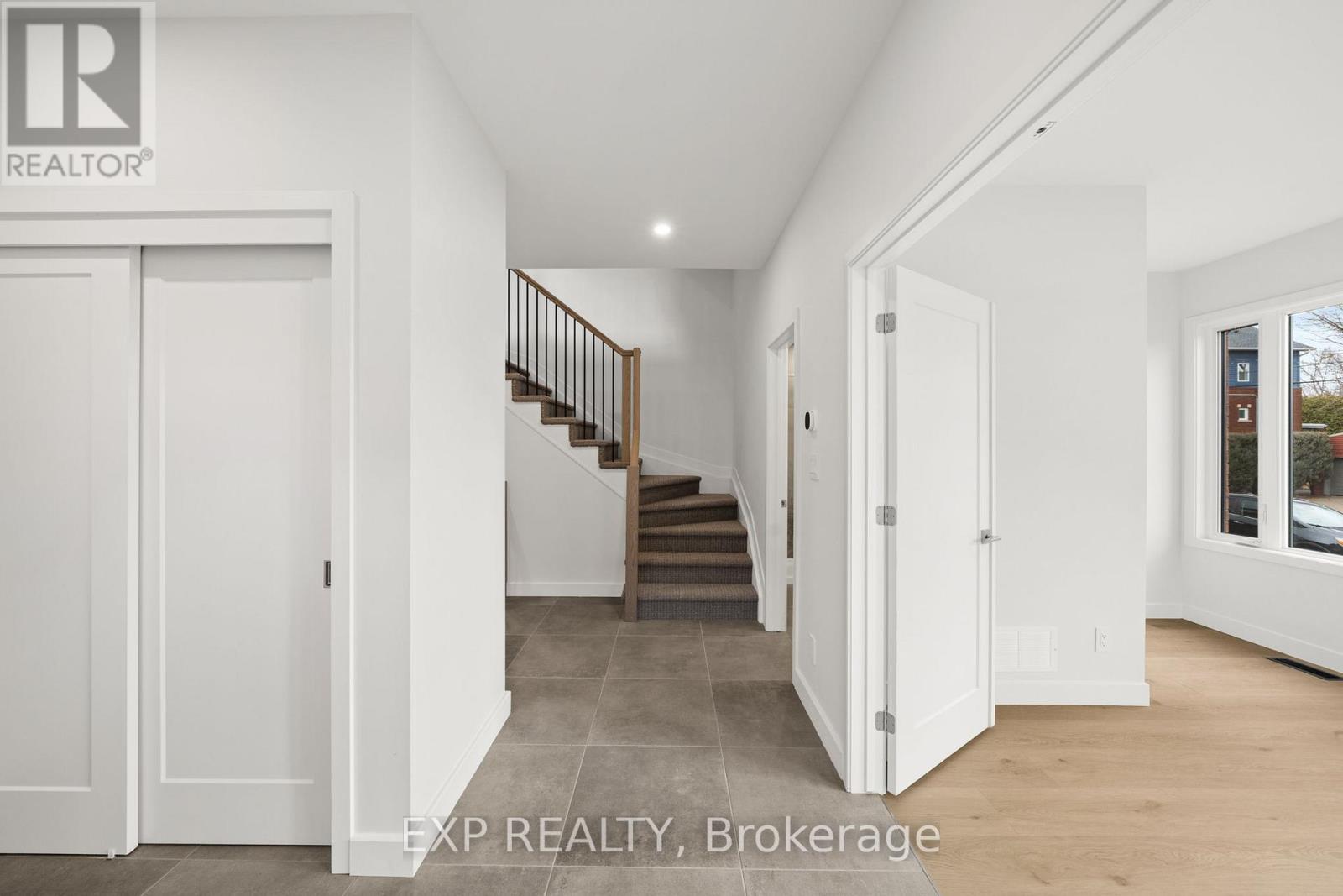 A - 2 Iona Street, Ottawa, Ontario  K1Y 0V1 - Photo 3 - X12844260