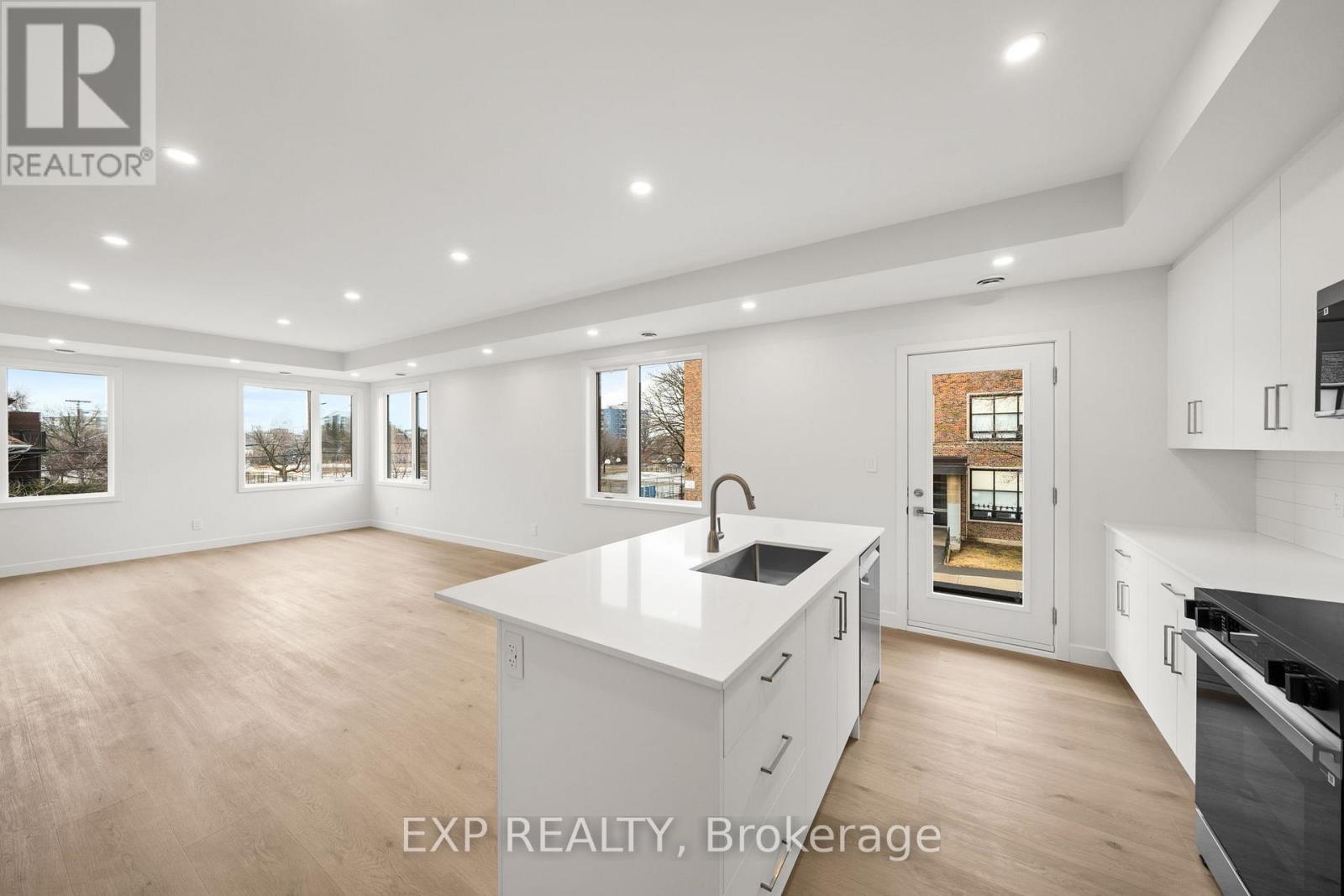 A - 2 Iona Street, Ottawa, Ontario  K1Y 0V1 - Photo 8 - X12844260