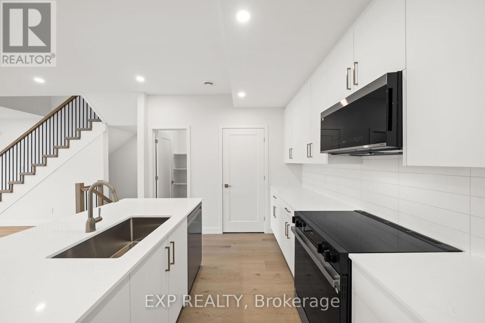 B - 2 Iona Street, Ottawa, Ontario  K1Y 0V1 - Photo 8 - X12865830