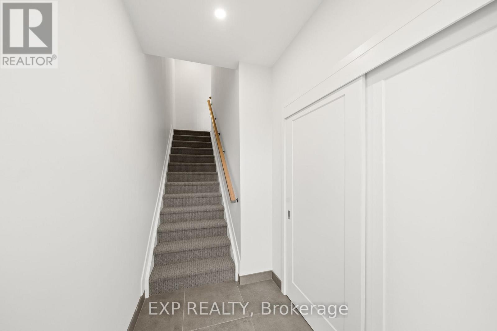 B - 2 Iona Street, Ottawa, Ontario  K1Y 0V1 - Photo 4 - X12865830