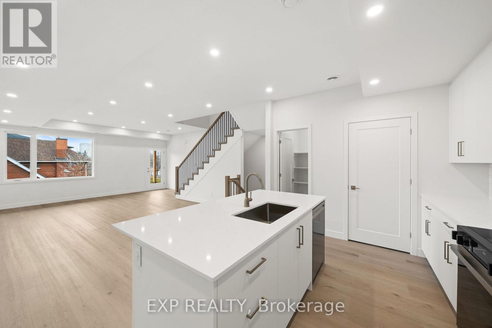 B - 2 Iona Street, Ottawa, Ontario  K1Y 0V1 - Photo 6 - X12865830