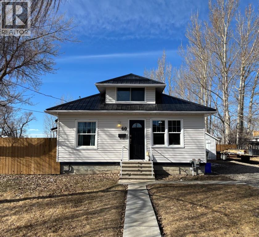 60 N 2 Street W, Magrath, Alberta  T0K 1J0 - Photo 1 - A2291347