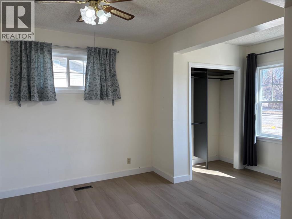 60 N 2 Street W, Magrath, Alberta  T0K 1J0 - Photo 10 - A2291347