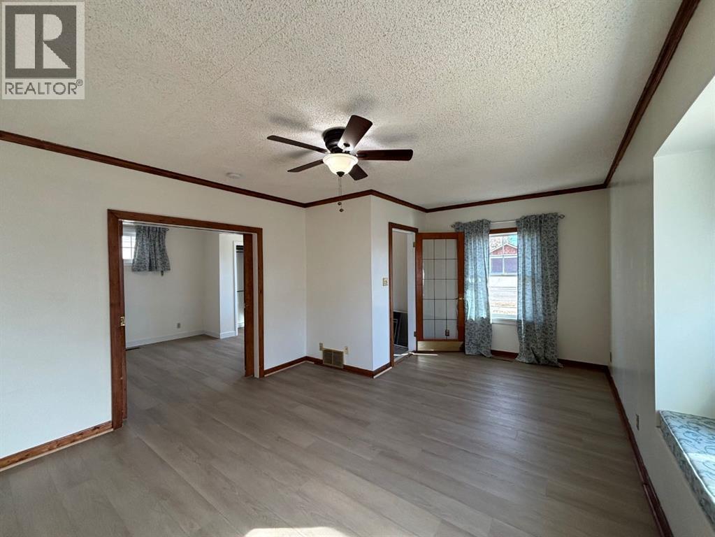 60 N 2 Street W, Magrath, Alberta  T0K 1J0 - Photo 5 - A2291347