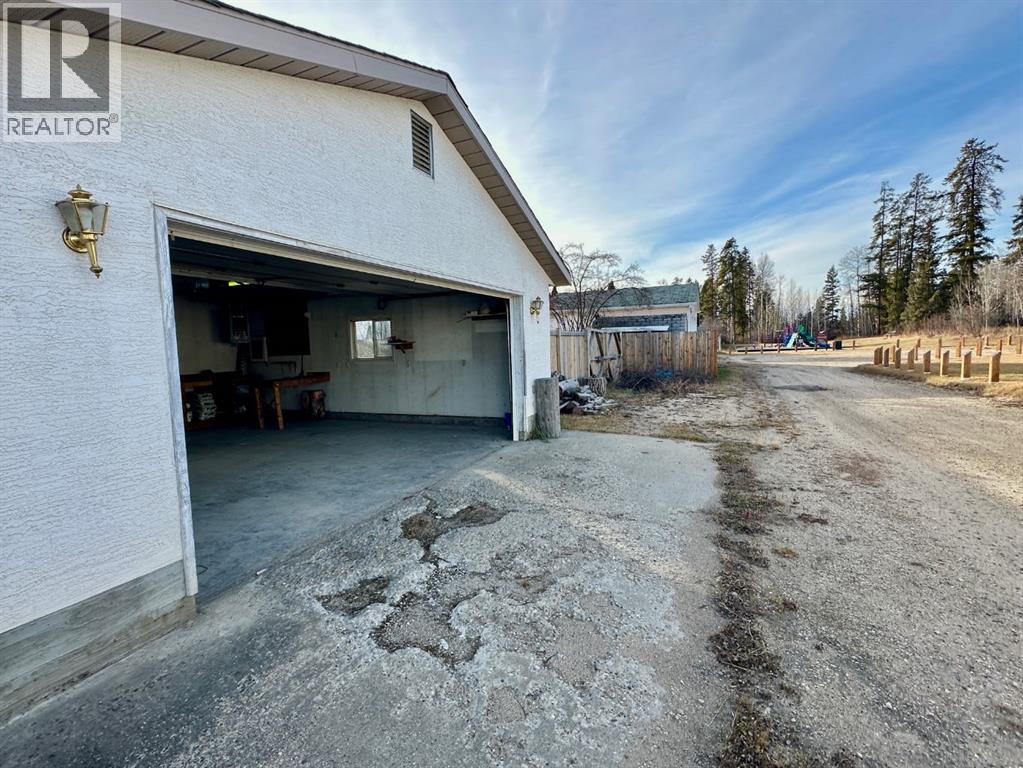 165 Park Drive, Whitecourt, Alberta  T7S 1R3 - Photo 5 - A2292158