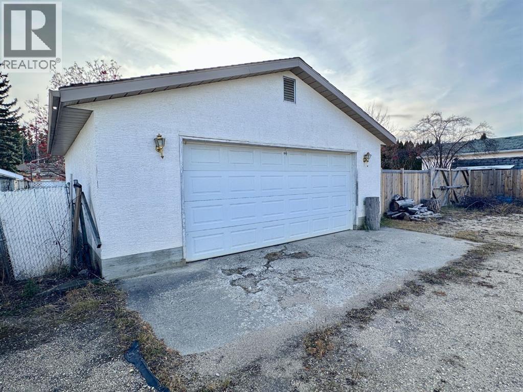 165 Park Drive, Whitecourt, Alberta  T7S 1R3 - Photo 4 - A2292158