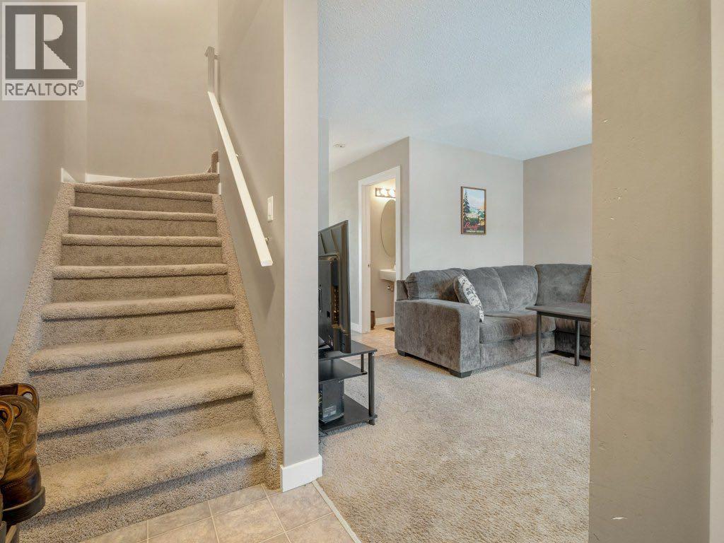 2, 221 Silkstone Road W, Lethbridge, Alberta  T1J 4J9 - Photo 3 - A2293674