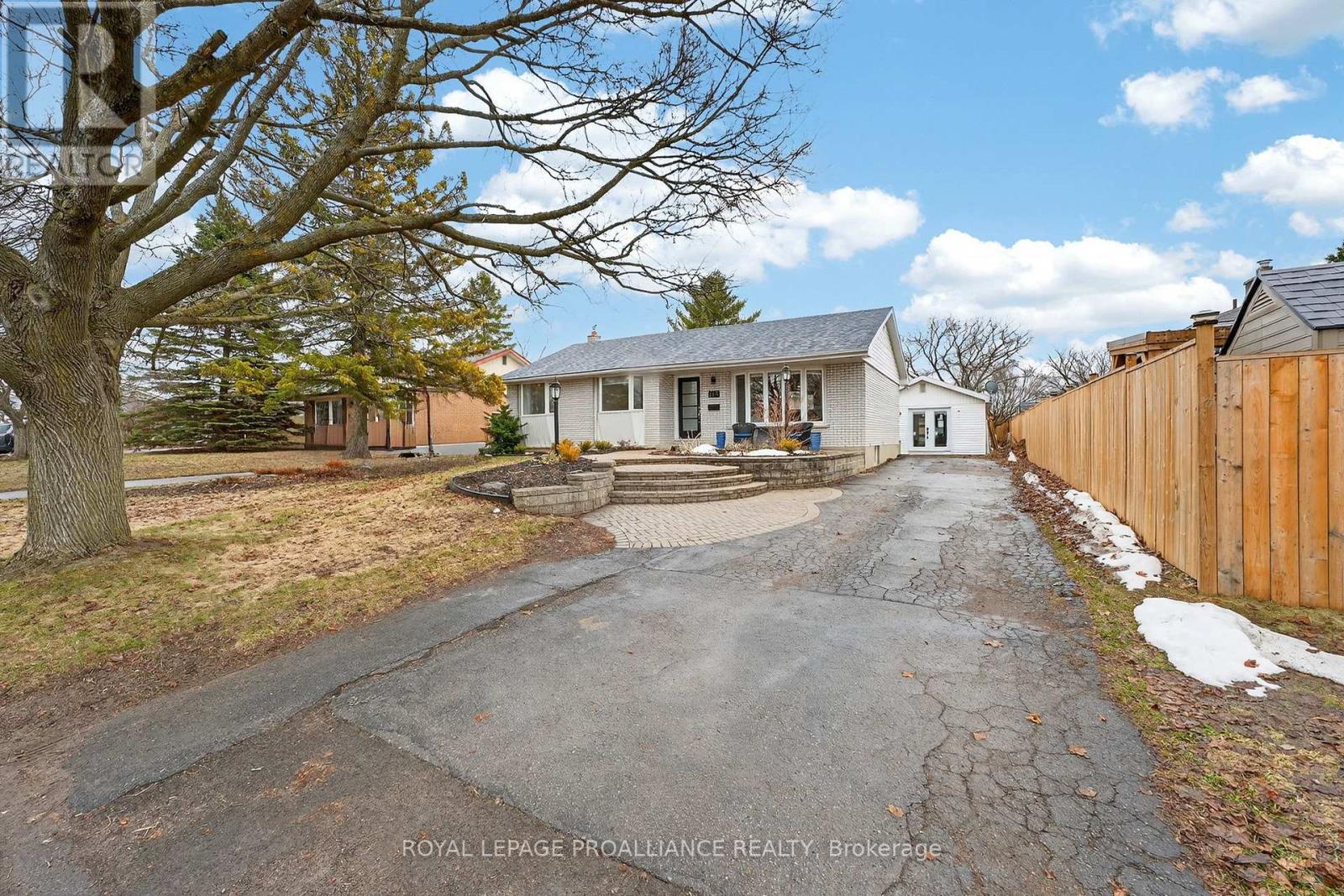 265 College Street W, Belleville, Ontario  K8P 2H7 - Photo 1 - X12960954