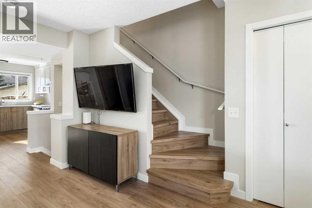 9 Elgin Mews SE, Calgary, Alberta  T2Z 4J9 - Photo 17 - A2294539