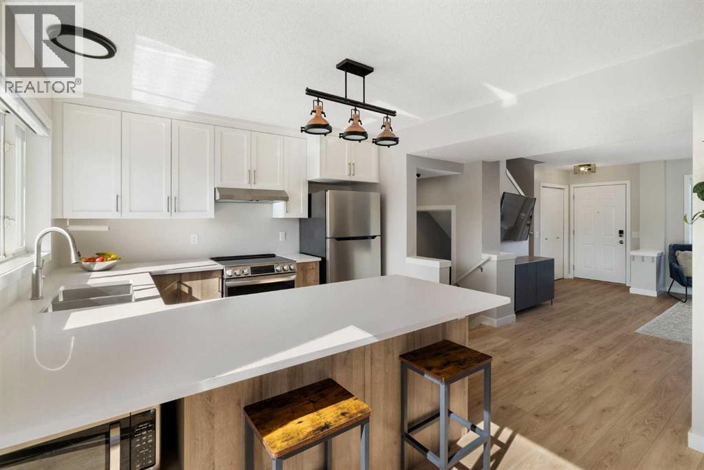 9 Elgin Mews SE, Calgary, Alberta  T2Z 4J9 - Photo 13 - A2294539