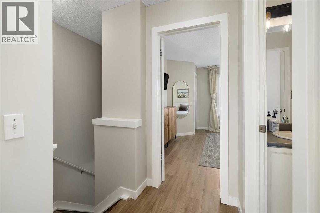 9 Elgin Mews SE, Calgary, Alberta  T2Z 4J9 - Photo 19 - A2294539