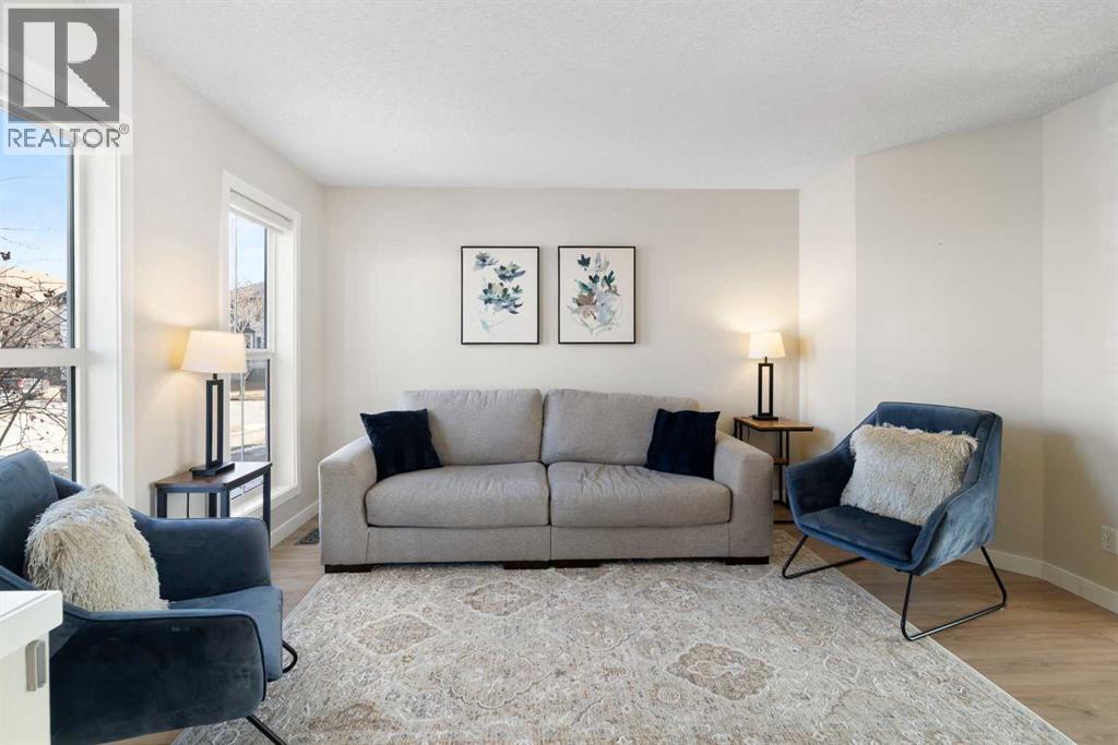 9 Elgin Mews SE, Calgary, Alberta  T2Z 4J9 - Photo 5 - A2294539