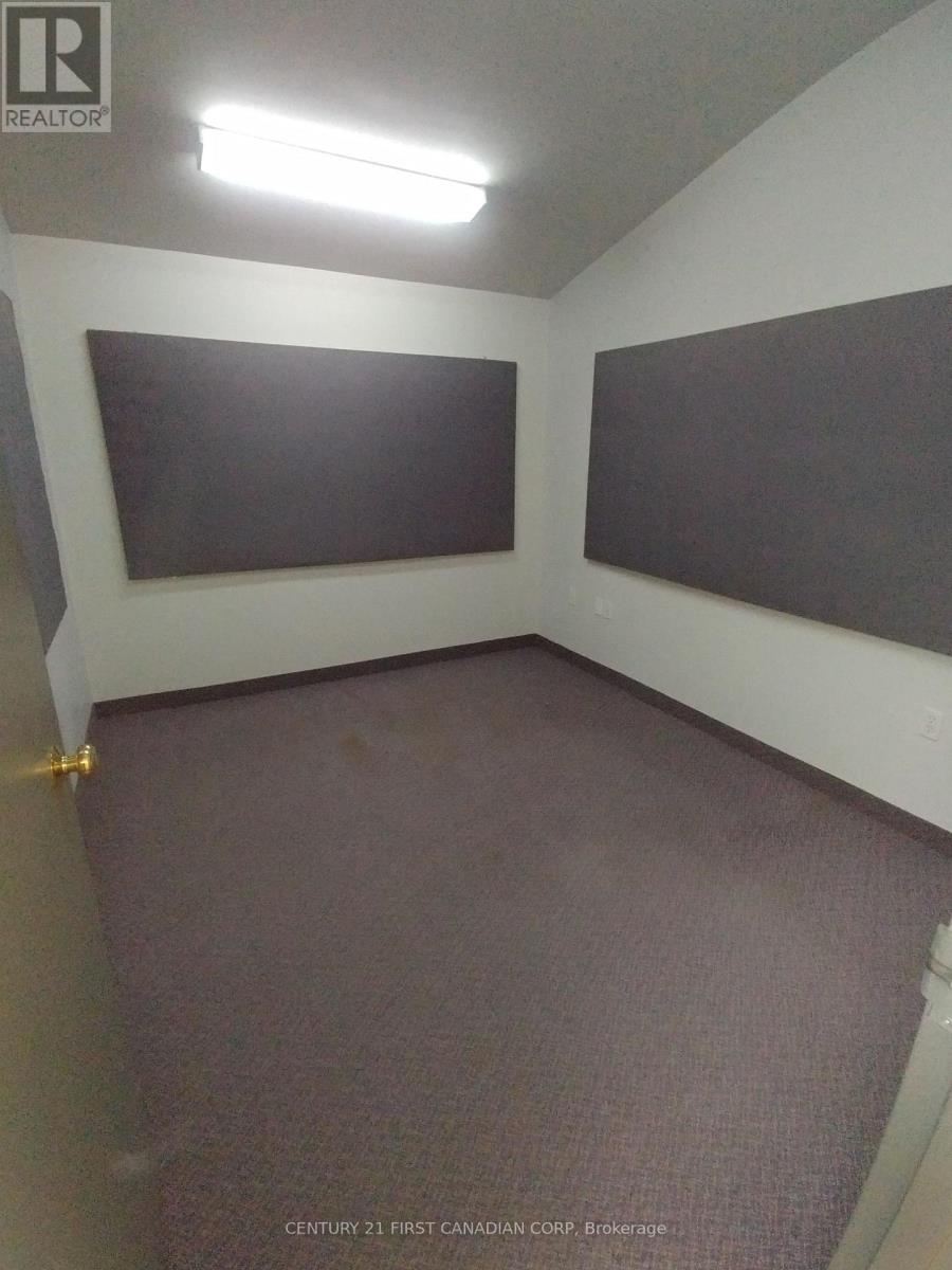 67 Meg Drive, London South, Ontario  N6E 2V2 - Photo 5 - X12960976