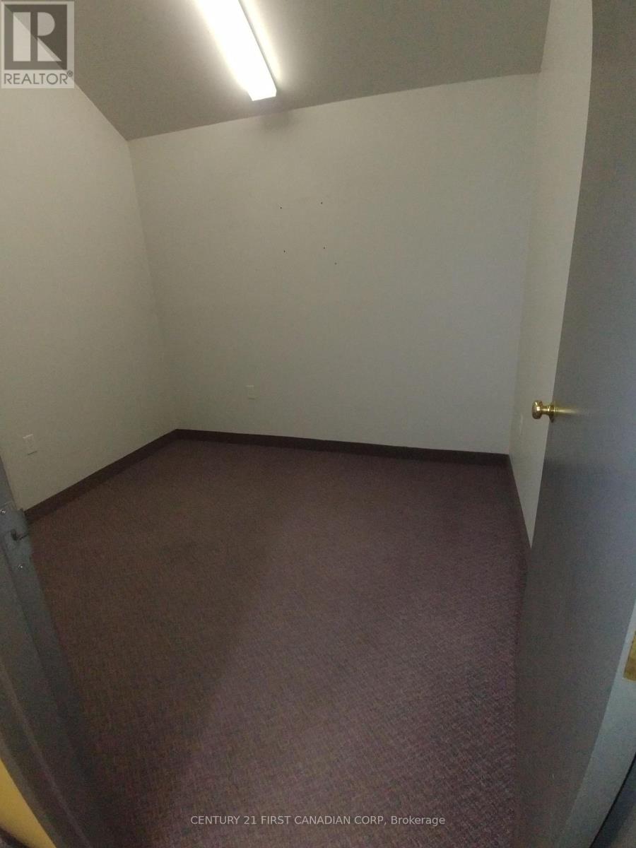 67 Meg Drive, London South, Ontario  N6E 2V2 - Photo 6 - X12960976