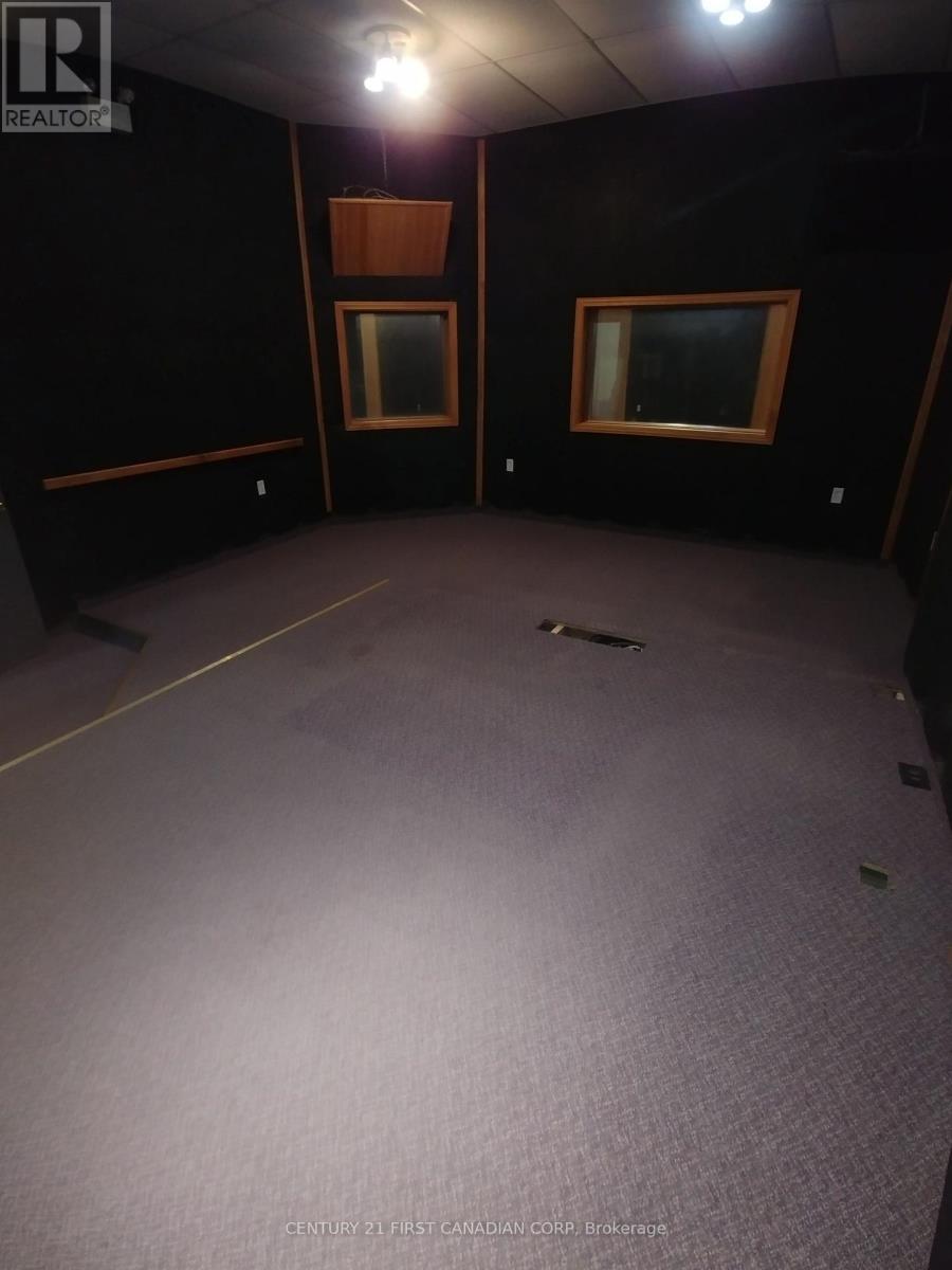 67 Meg Drive, London South, Ontario  N6E 2V2 - Photo 8 - X12960976