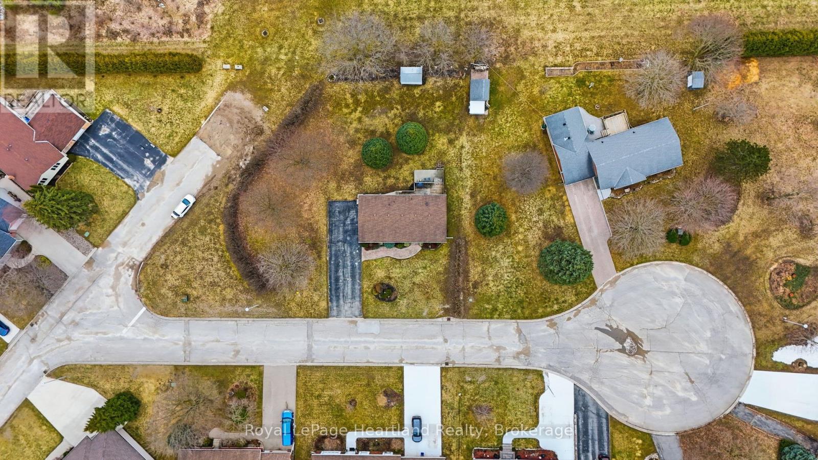 284 Manor Road, North Huron, Ontario  N0G 2W0 - Photo 2 - X12961034