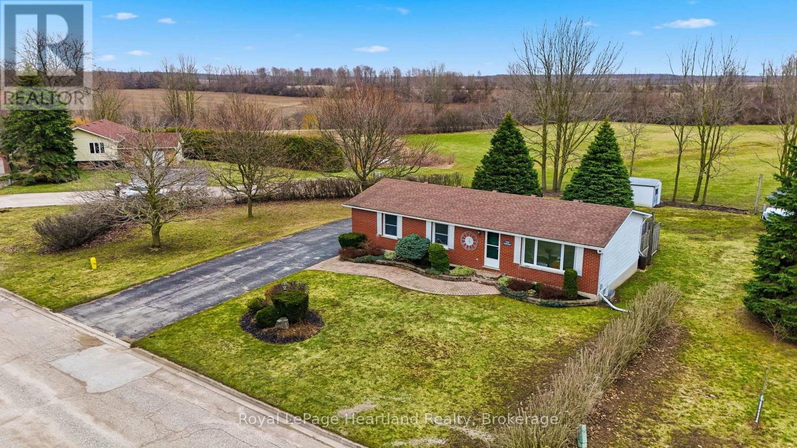 284 Manor Road, North Huron, Ontario  N0G 2W0 - Photo 38 - X12961034