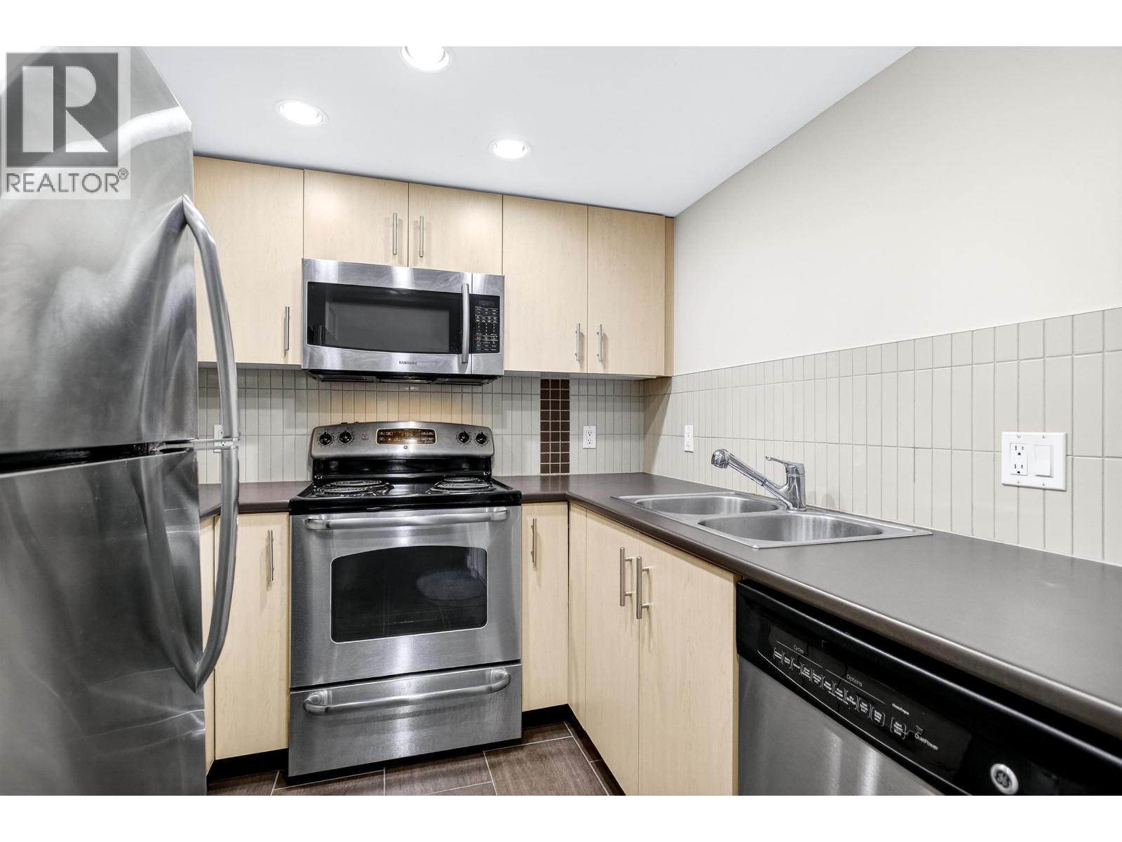 801 200 Keary Street, New Westminster, British Columbia  V3L 0A6 - Photo 8 - R3107043