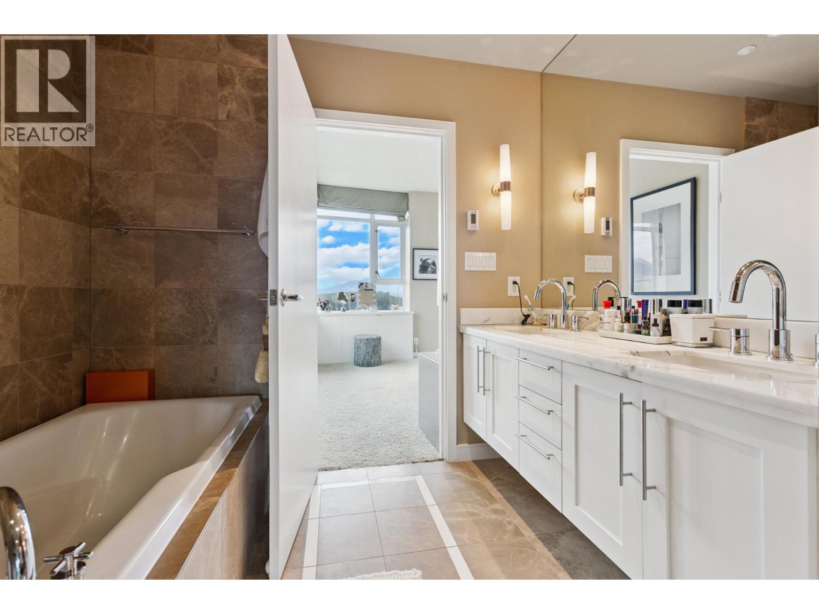 Listing Picture 17 of 28 : PH2501 1616 BAYSHORE DRIVE, Vancouver / 溫哥華 - 魯藝地產 Yvonne Lu Group - MLS Medallion Club Member