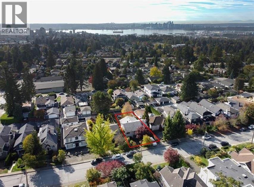 221 W 28TH STREET, North Vancouver, British Columbia