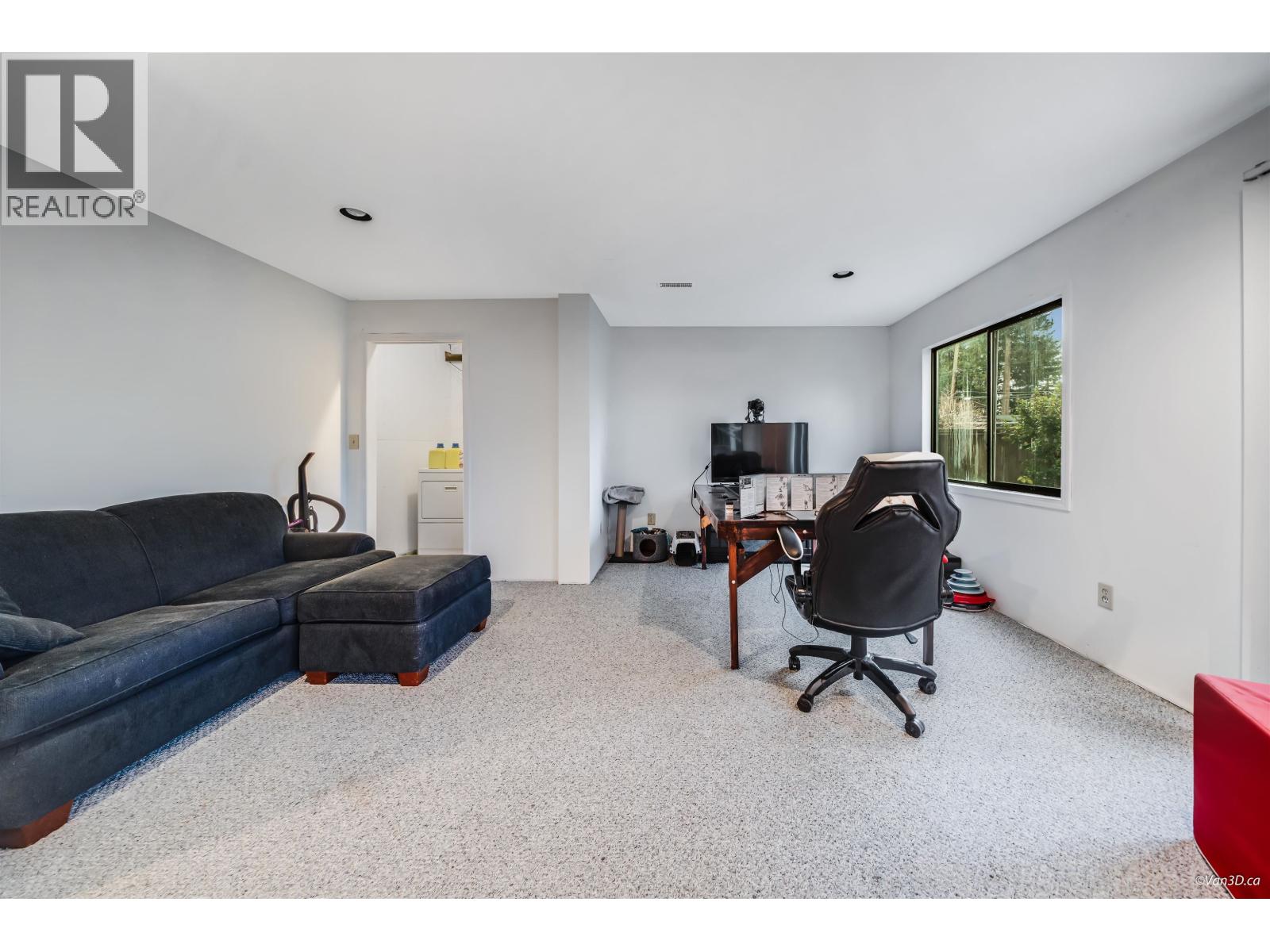 221 W 28th Street, North Vancouver, British Columbia  V7N 2H9 - Photo 11 - R3107065