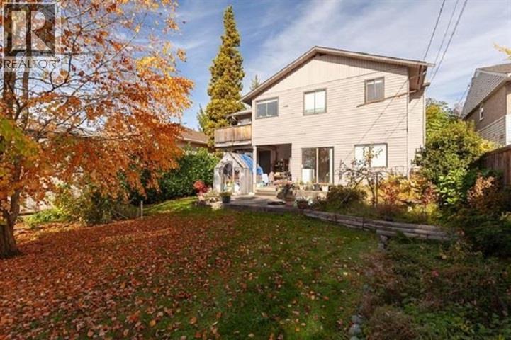 221 W 28th Street, North Vancouver, British Columbia  V7N 2H9 - Photo 3 - R3107065