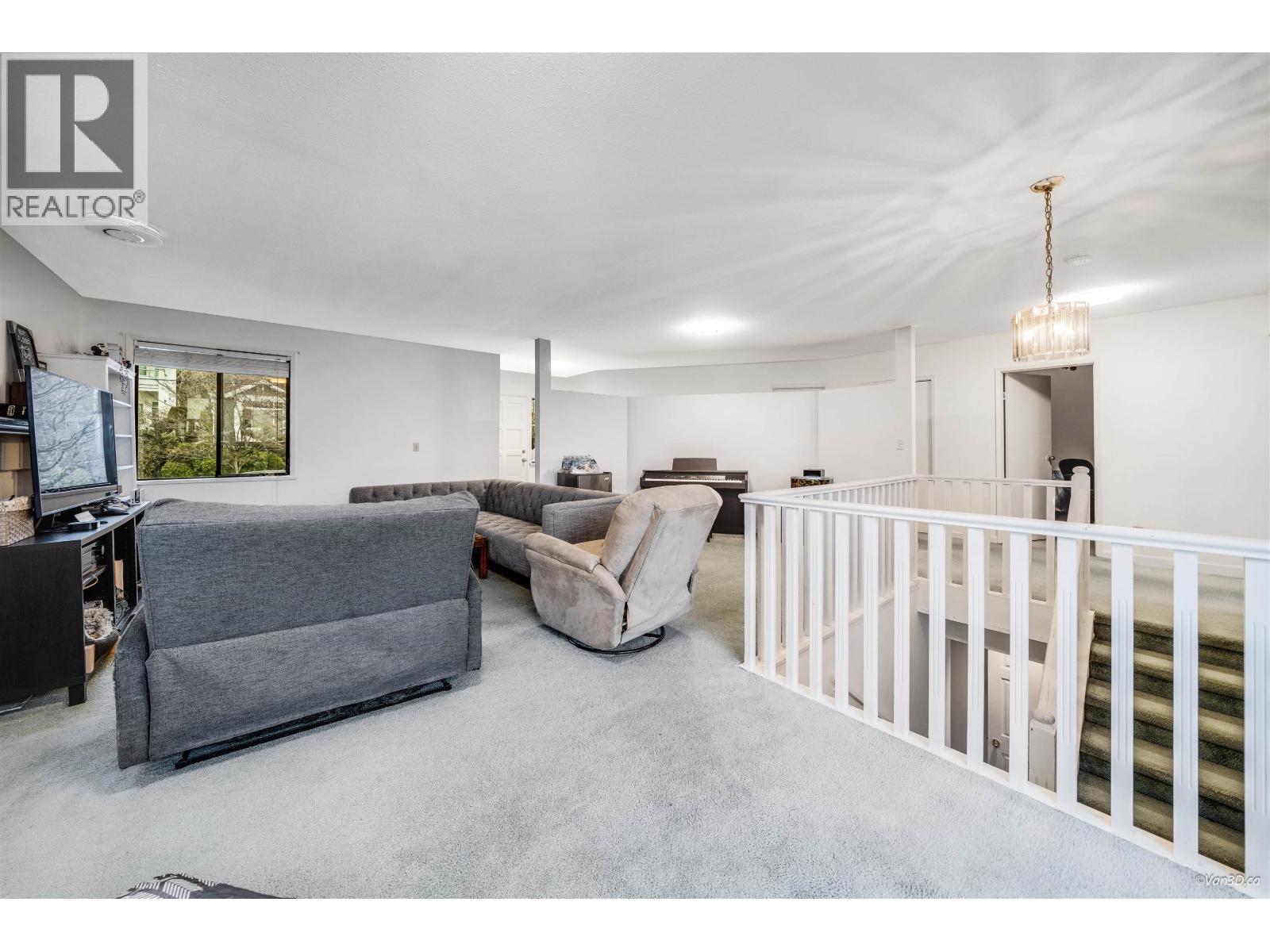 221 W 28th Street, North Vancouver, British Columbia  V7N 2H9 - Photo 7 - R3107065