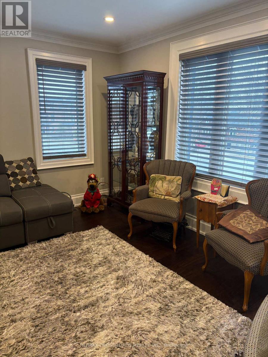 UPPER - 533 DANFORTH ROAD, Toronto, Ontario