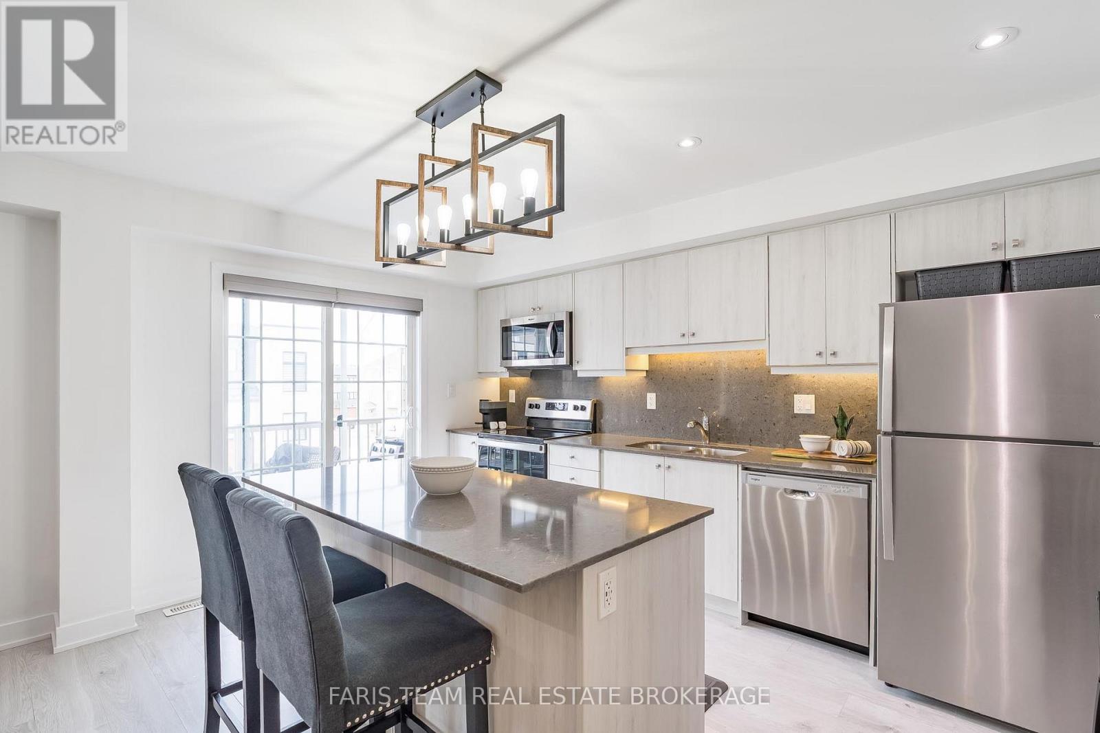 34 Hay Lane, Barrie, Ontario  L9J 0V5 - Photo 6 - S12903670