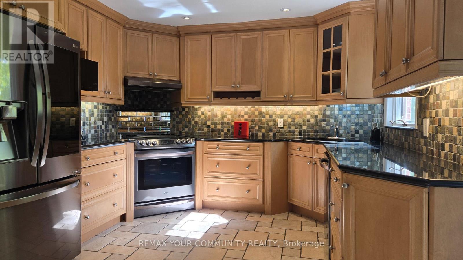 85 Royal Orchard Boulevard, Markham, Ontario  L3T 3C7 - Photo 7 - N12953128