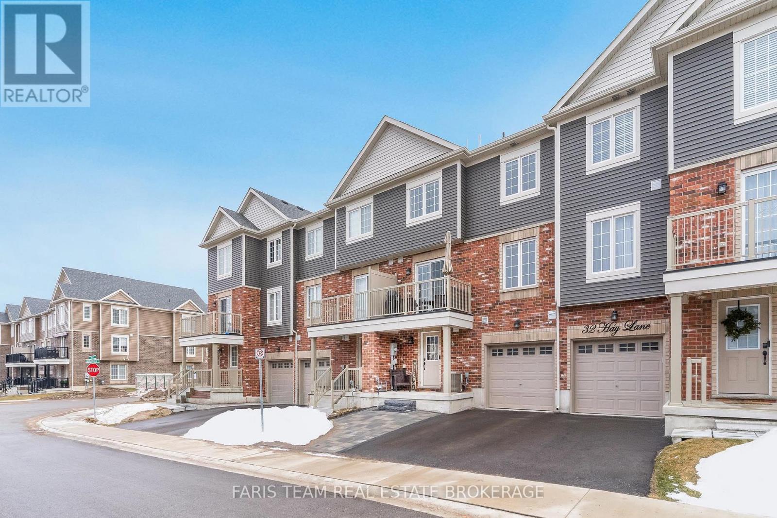 34 Hay Lane, Barrie, Ontario  L9J 0V5 - Photo 2 - S12903670