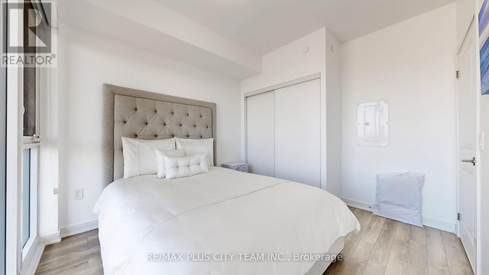 626 - 100 Eagle Rock Way, Vaughan, Ontario  L6A 5B9 - Photo 11 - N12961004