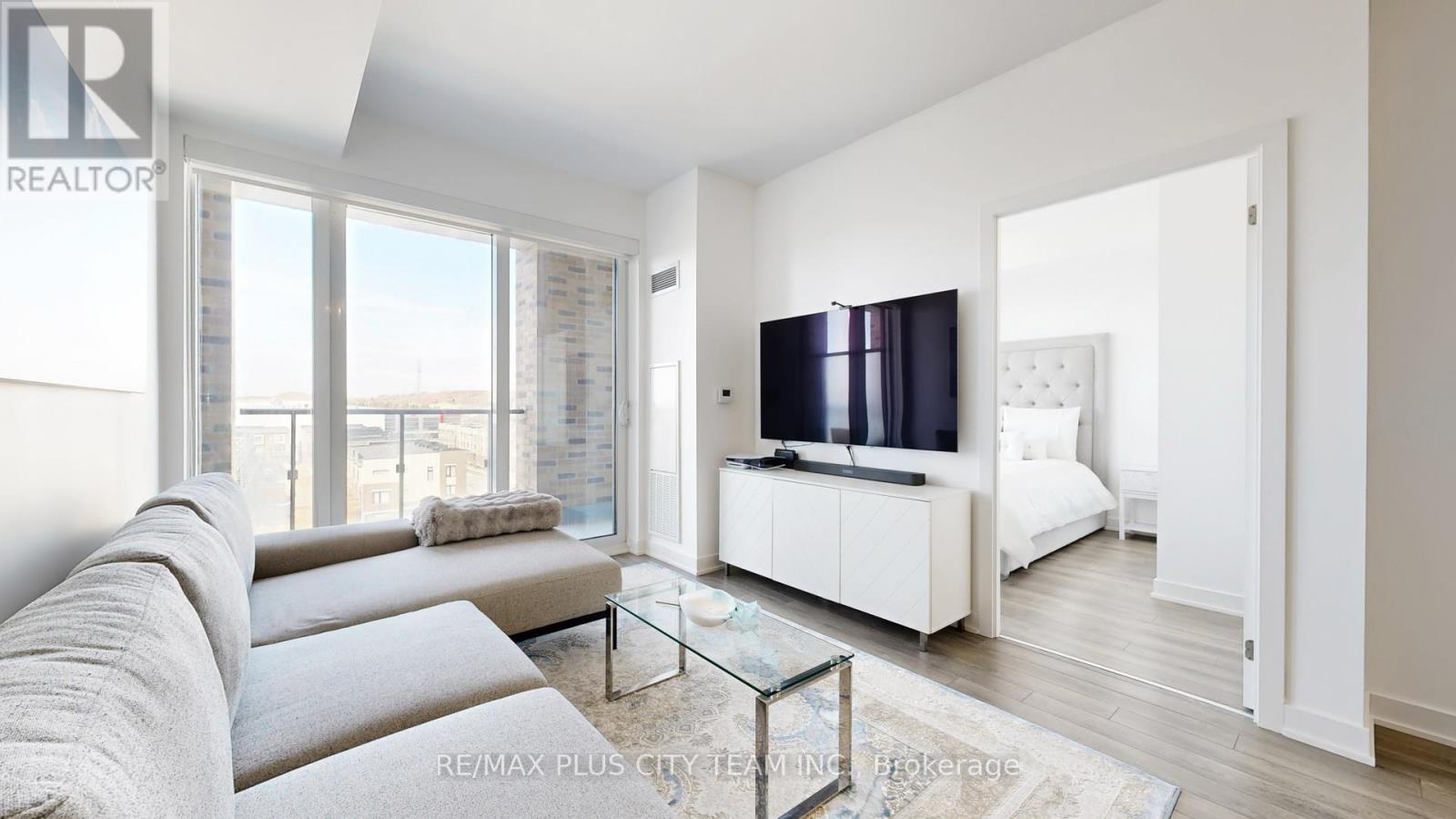 626 - 100 Eagle Rock Way, Vaughan, Ontario  L6A 5B9 - Photo 4 - N12961004