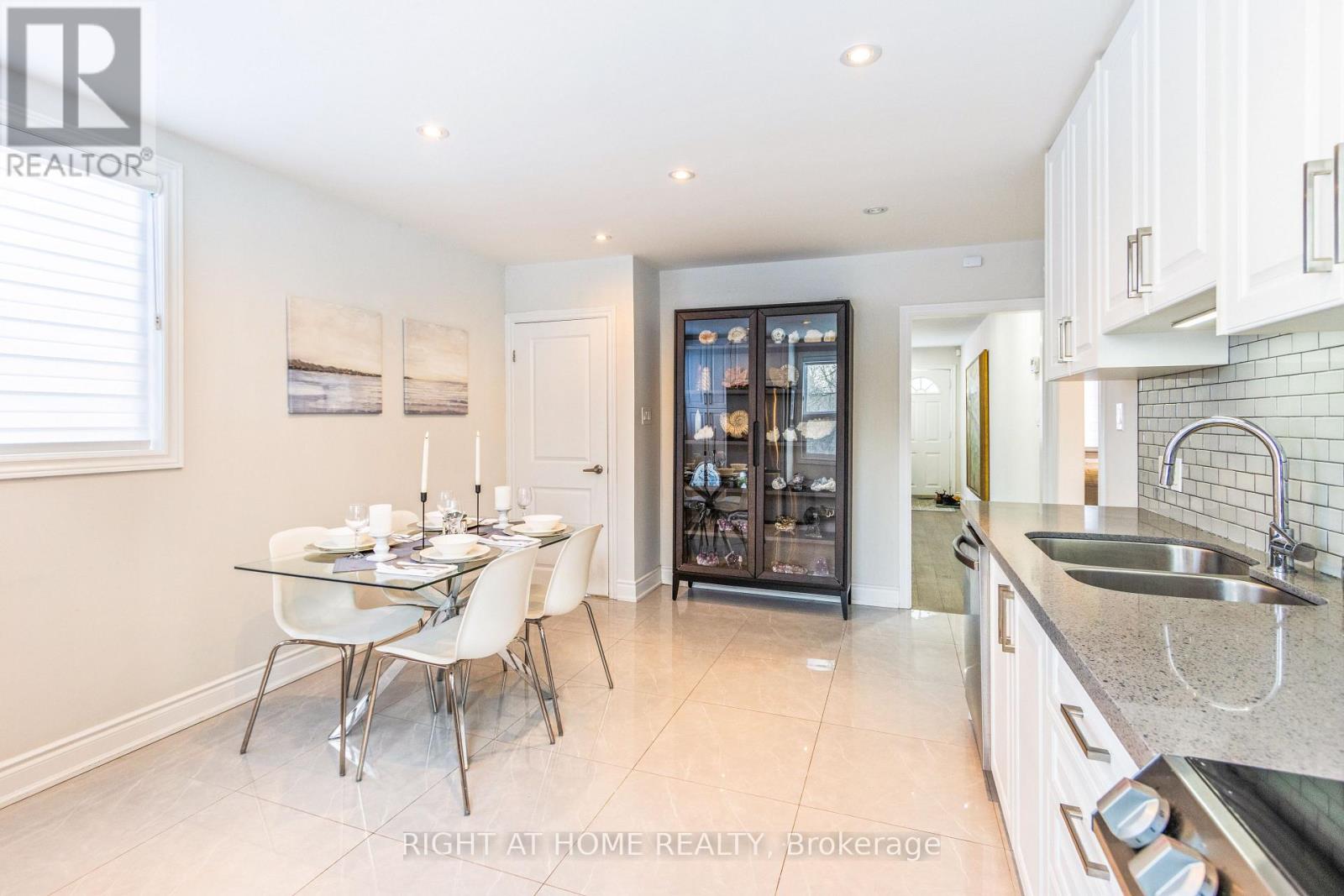 735 Srigley Street, Newmarket, Ontario  L3Y 1X6 - Photo 7 - N12961026