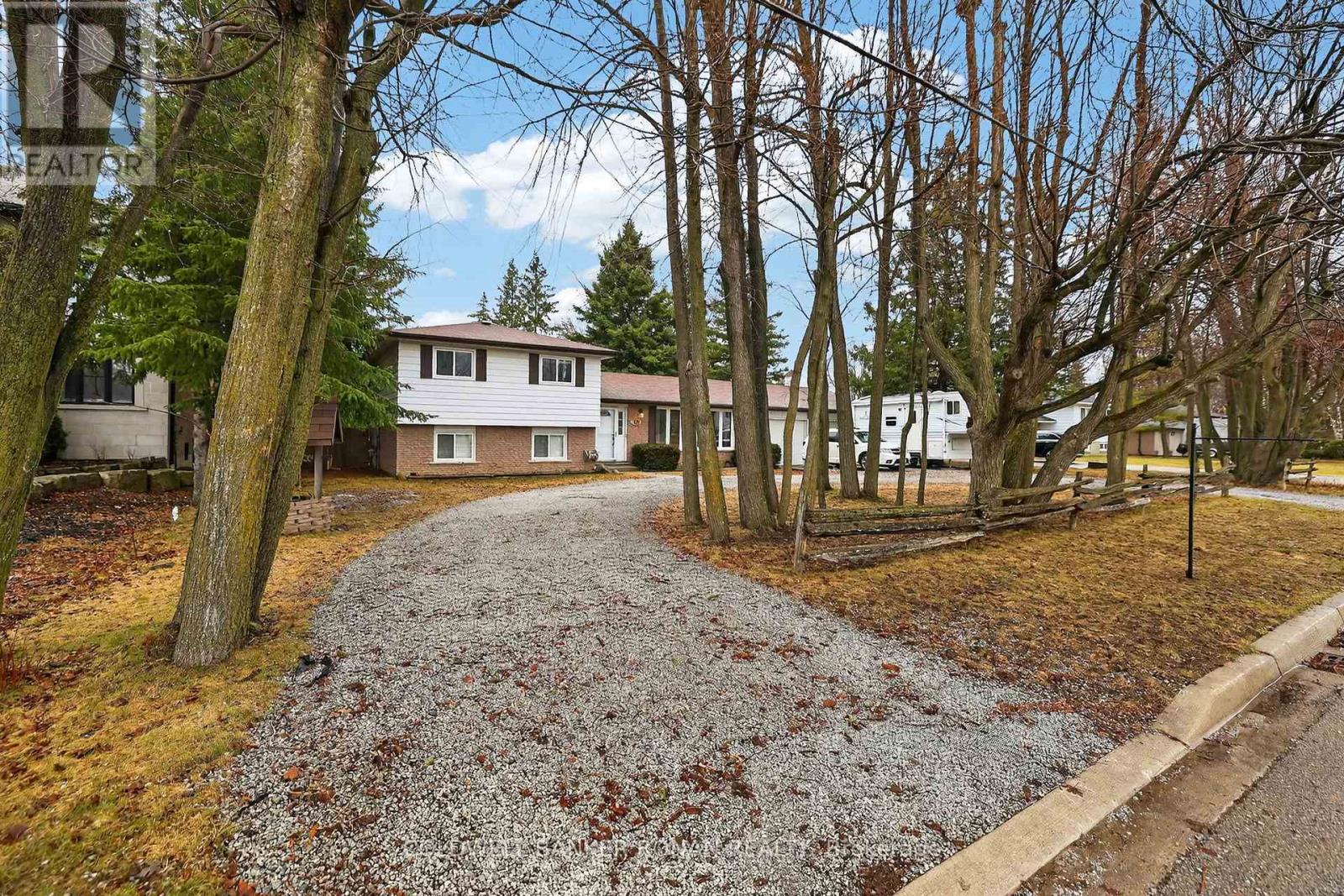 56 Lakeland Crescent, Richmond Hill, Ontario  L4E 2Z9 - Photo 2 - N12961046