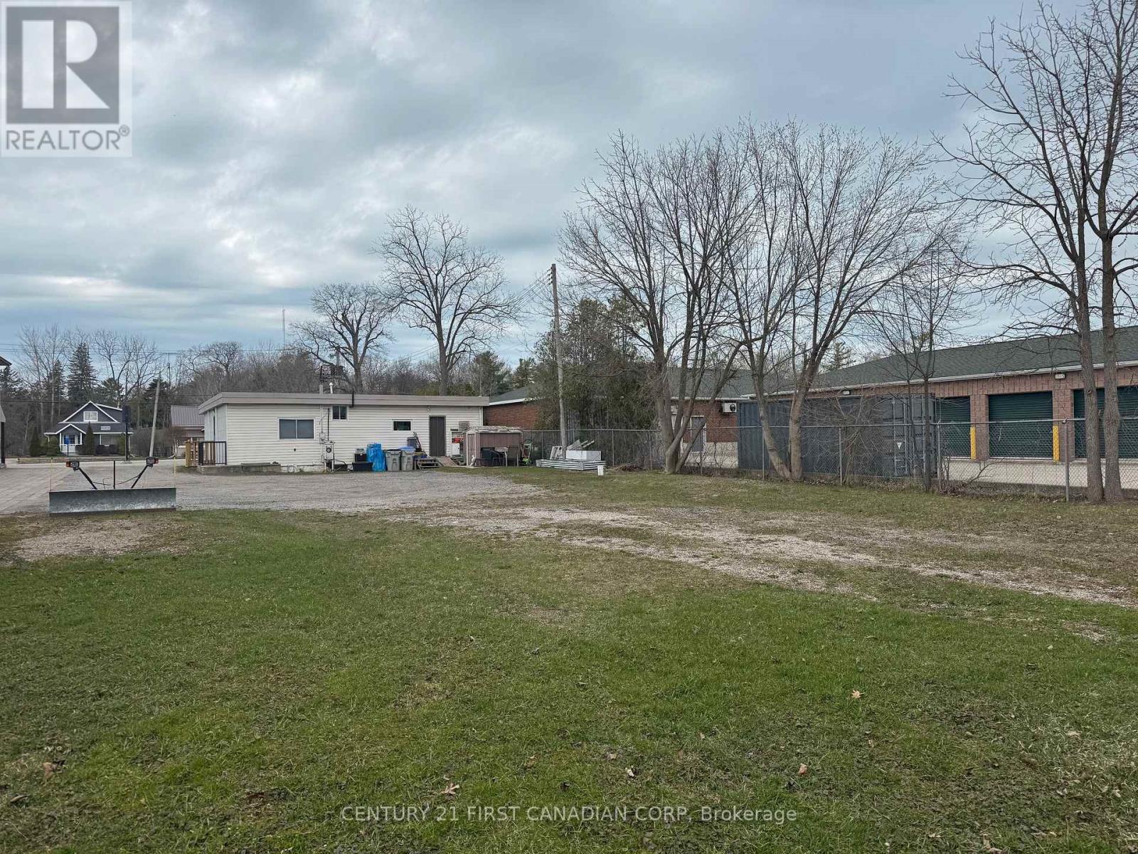 58 Ontario Street N, Lambton Shores, Ontario  N0M 1T0 - Photo 11 - X12950830