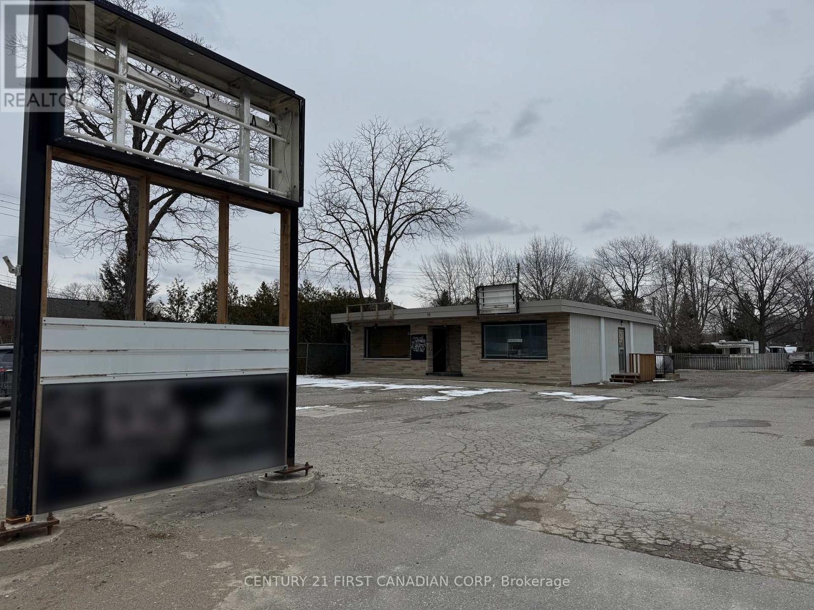 58 Ontario Street N, Lambton Shores, Ontario  N0M 1T0 - Photo 2 - X12950830