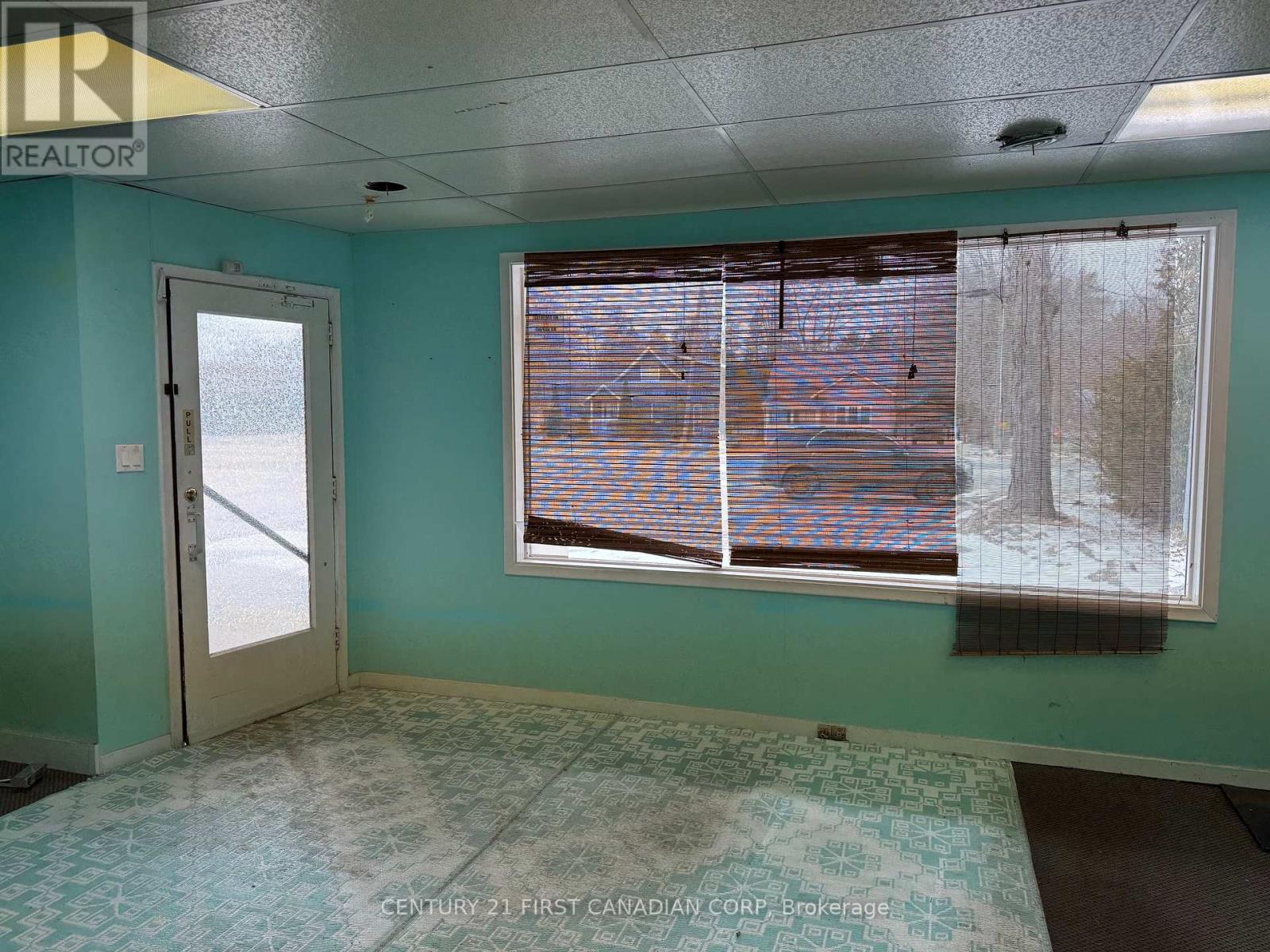 58 Ontario Street N, Lambton Shores, Ontario  N0M 1T0 - Photo 8 - X12950830