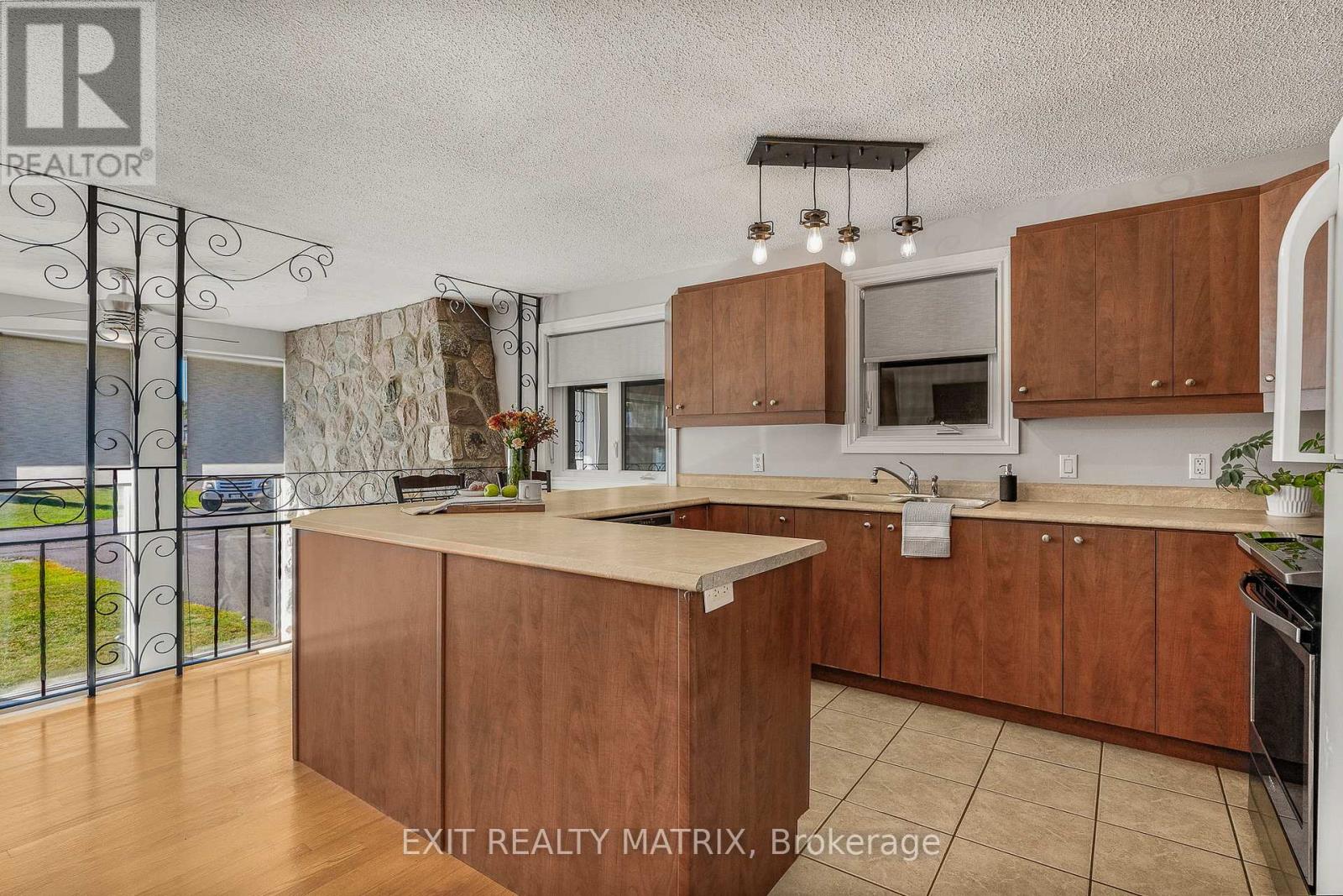 175 Roxanne Street, Clarence-Rockland, Ontario  K0A 1N0 - Photo 4 - X12876908