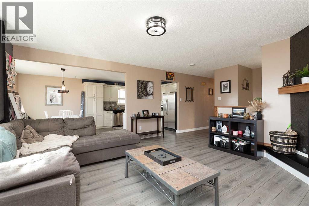 520 Maple Crescent, Picture Butte, Alberta  T0K 1V0 - Photo 4 - A2297894