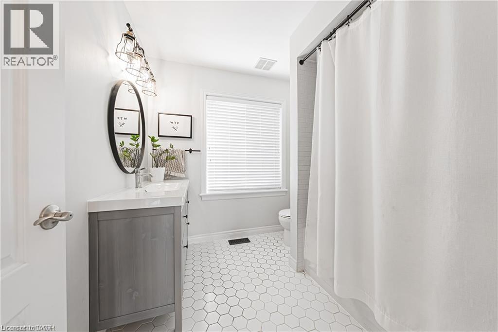 8 Matteo Trail, Hamilton, Ontario  L9B 0E8 - Photo 21 - 40815427