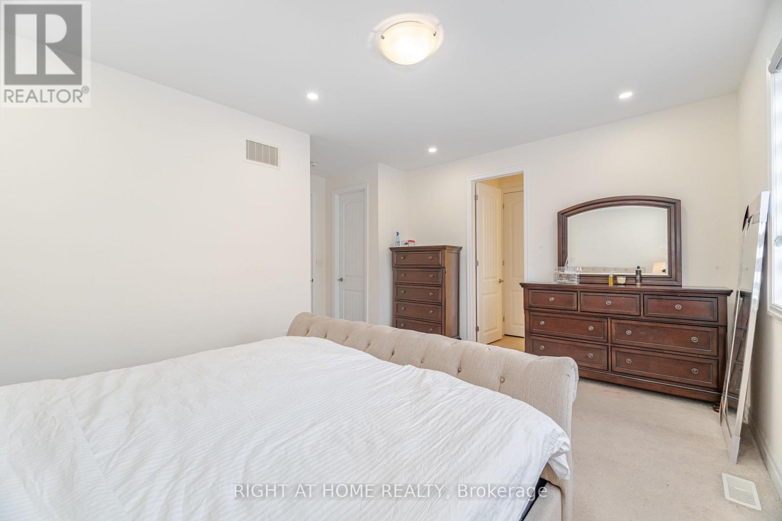 1311 (Upper) Whitney Terrace, Milton, Ontario  L9E 1K5 - Photo 30 - W12960952