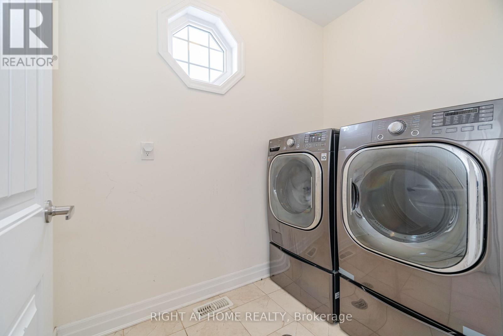 1311 (Upper) Whitney Terrace, Milton, Ontario  L9E 1K5 - Photo 39 - W12960952