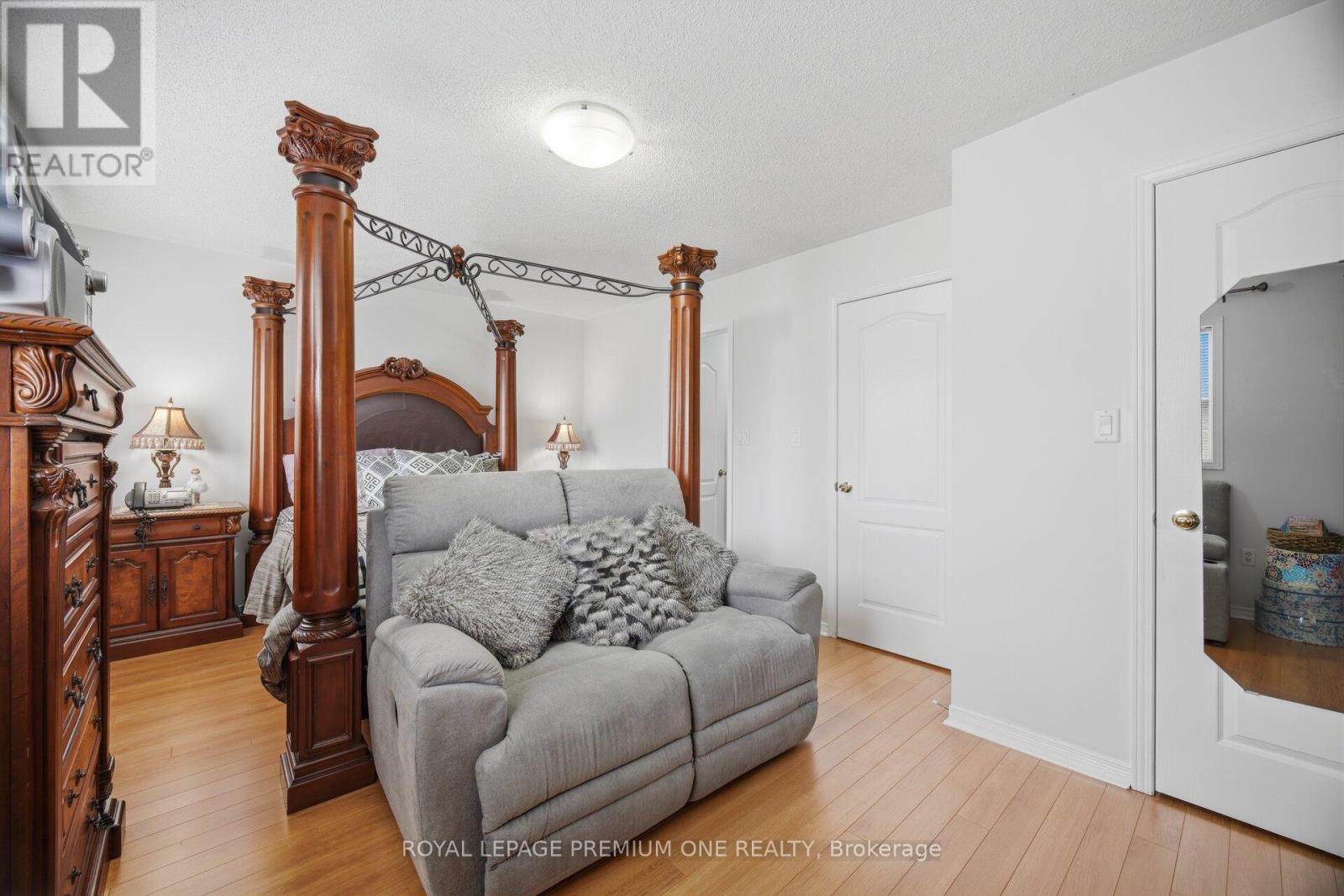 64 Mare Crescent, Toronto, Ontario  M9W 7E7 - Photo 21 - W12961000