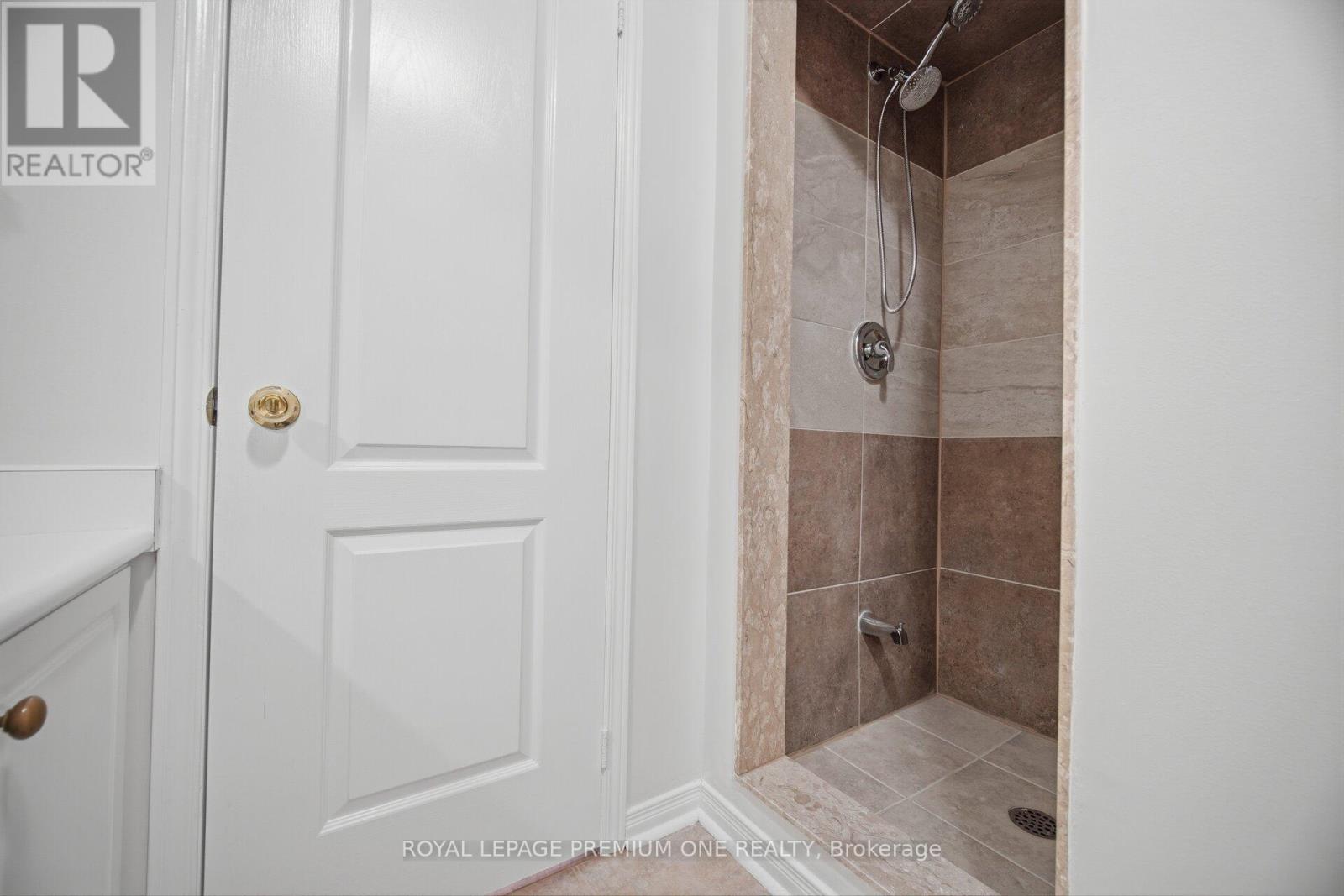 64 Mare Crescent, Toronto, Ontario  M9W 7E7 - Photo 27 - W12961000