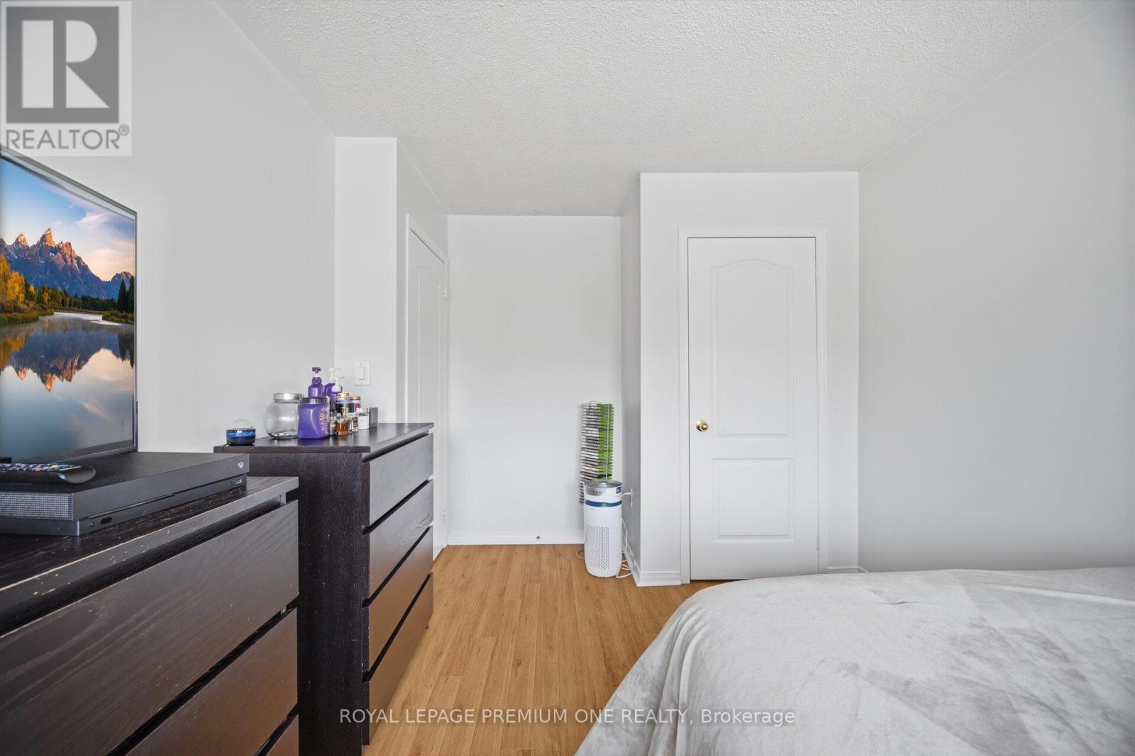 64 Mare Crescent, Toronto, Ontario  M9W 7E7 - Photo 30 - W12961000